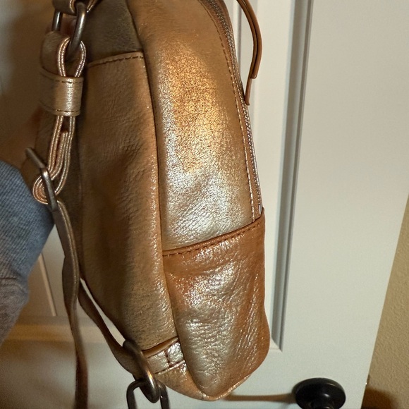 NWT HOBO Metallic Leather Fern Sling Bag - Picture 13 of 13